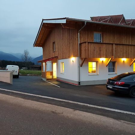 Gaestehaus Am Hahnenkamm Reutte Bagian luar foto
