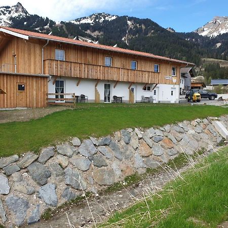 Gaestehaus Am Hahnenkamm Reutte Bagian luar foto