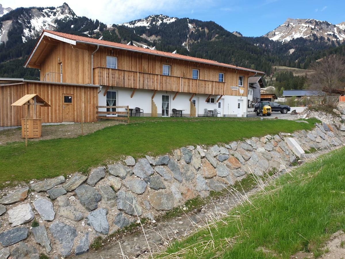 Gaestehaus Am Hahnenkamm Reutte Bagian luar foto